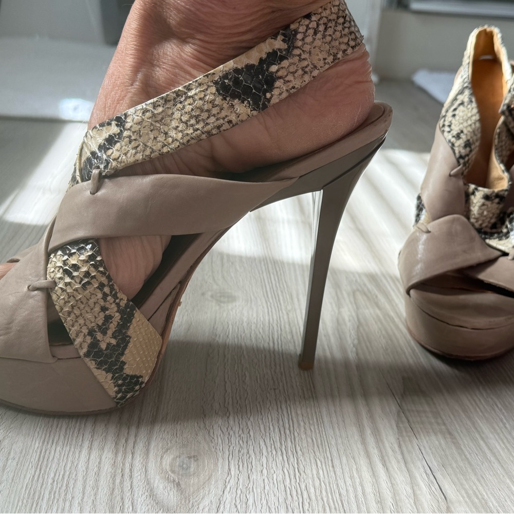 Gwen Stefani L.A.M.B. Sexy Elegant Beige and Snakeskin Women's 4” Heels